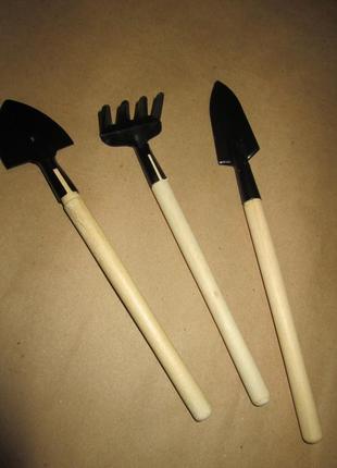 Набор мини садовых инструментов из трех предметов