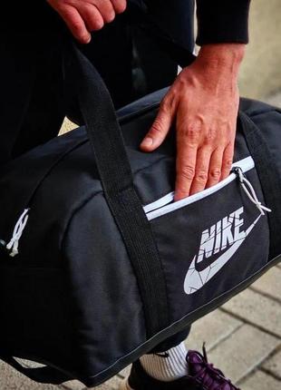 Сумка черная спортивная, дорожная, для тренировок, путешествий nike найк