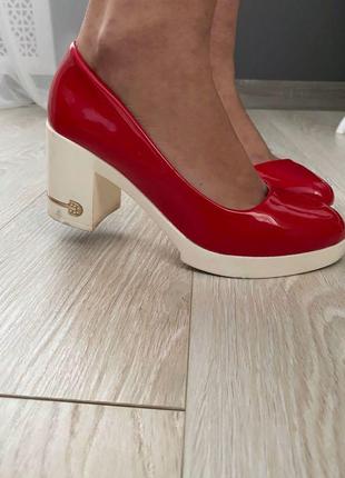 Туфлі червоні лакові6 фото