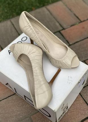 Туфлі на підборах