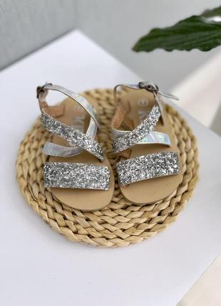 Сандалии босоножки 13.5 см