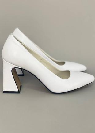 Жіночі туфлі із натуральної шкіри 3601-110 фото