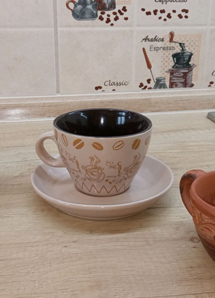 Кружки, чашки з блюдцями, глиняна саморобна, з малюнками, стари3 фото
