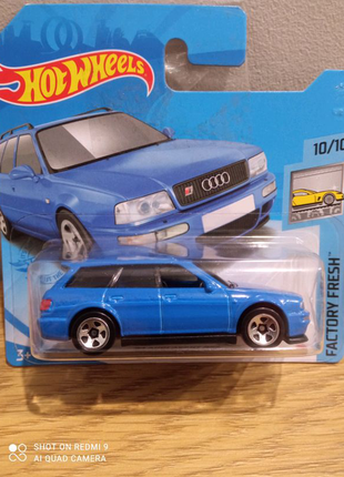 Машинка hot wheels audi avant rs2