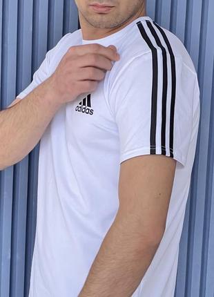 Чоловічі футболки adidas
