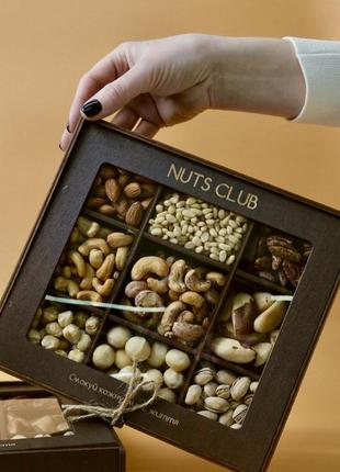 Набір подарунковий фірмовий nuts club 600 гр.