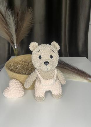 В'язаний ведмедик, амігурумі, в'язані іграшки, ведмедик в комбінезоні, плюшевий ведмедик