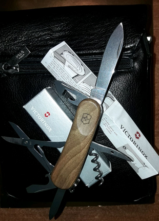 Нож victorinox delemont evowood 14