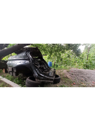 Продам праве крило в зборі bmw f 10