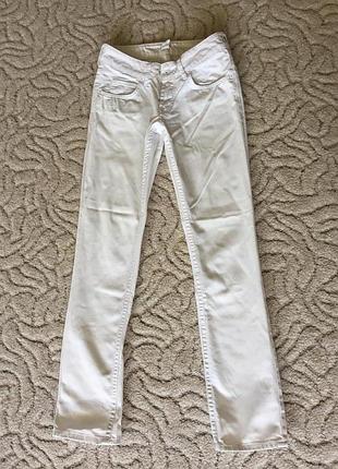 Джинсы