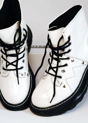 Жіночі черевики сезон: зима колір: білий4 фото