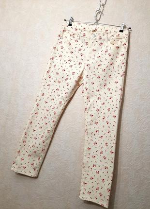 H&m брендові штани джинси жіночі світлі білі/кольор масла в червоні квіточки літні стрейч-котон  50