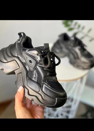 Стильні та якісні кросівки для старших дівчаток