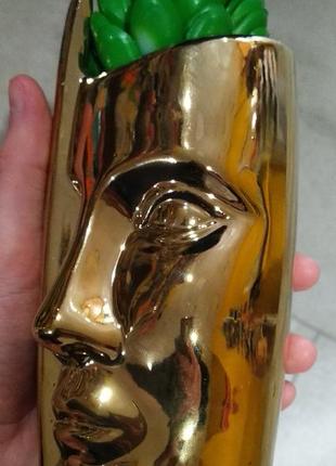 Декоративна ваза-гірочок золотого кольору зі штучною рослиною2 фото