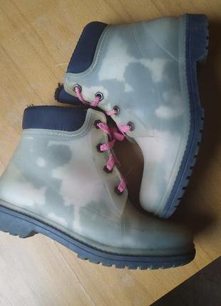 Резиновые ботинки