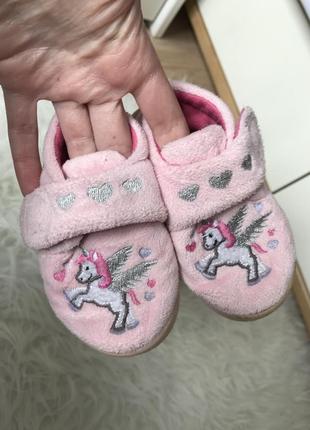 Домашние тапочки с единорогом