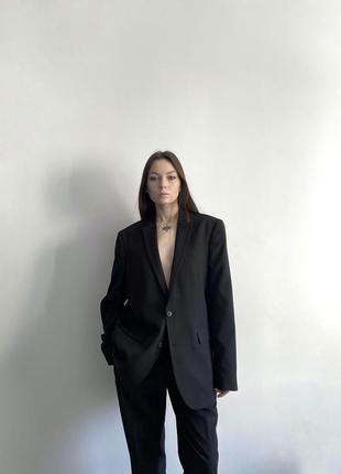 Пиджак черный оверсайз с мужского плеча.