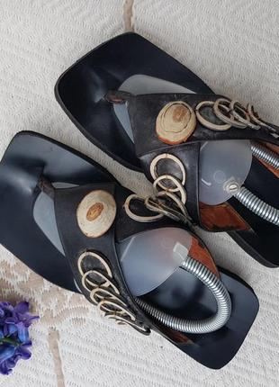 Очень интересные оригинальные добротные качественные хэнд мейд шлепанцы вьетнамки с декорами