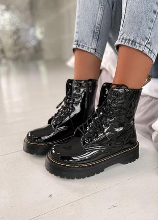 Зимние ботинки dr. martens jadon black из лакированной кожи