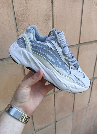 Adidas yeezy 700