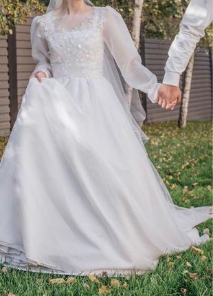 Весільна сукня, без фати з шлейфом1 фото