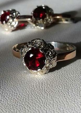 🫧 17.5 ; 18 размер кольцо серебро с золотом фианит красный1 фото