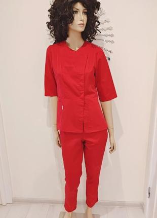 Модний медичний червоний костюм для працівників медицини та сфери краси 42-561 фото