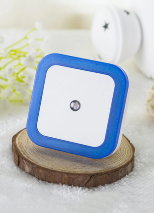 Світлодіодний світильник-нічник з датчиком світла