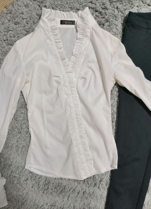 Комплект в школу біла блузка, чорні штани xs river island офіс3 фото