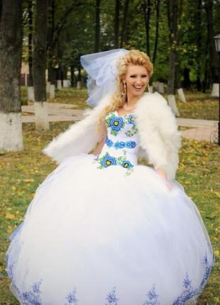 Весільна сукня з вишивкою бісером1 фото