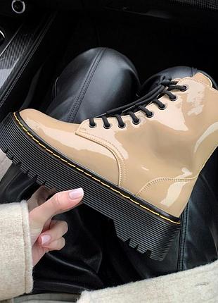 Шикарные бежевые ботинки dr.martens patent beige з замком  🆕️ мартинс купить