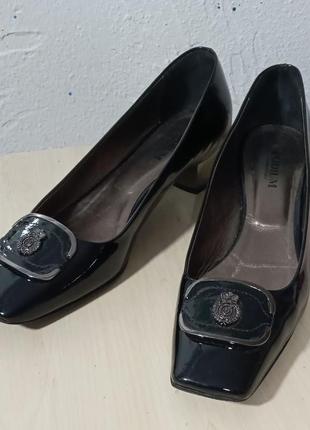 Туфлі жіночі, чорні лаковані2 фото