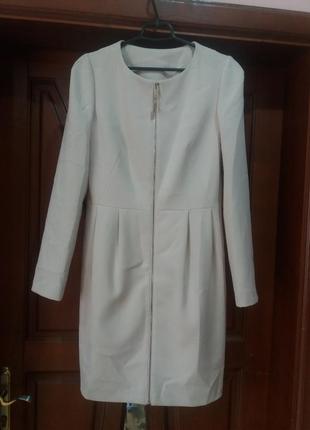 Пальто бежевое l