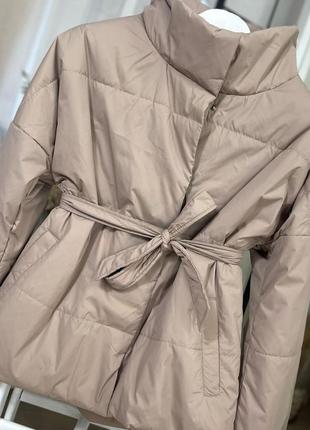 Куртка короткая длинная оверсайз стеганая объемная дута кармана плащевка карго демисезон под пояс воротник весна осень пальто6 фото