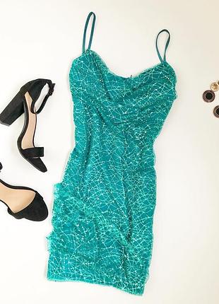 Зелёное платье в паетки