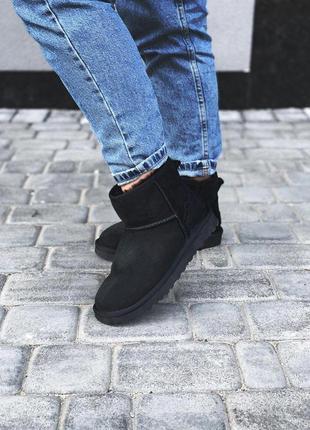 Ugg classic mini black suede женские сапоги угг с овчиной5 фото