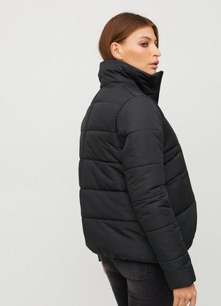 Зимняя объемная куртка с высоким воротником2 фото