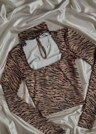 Кофточка bershka с очень красивым вырезом🐅