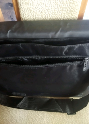 Продам по оптовій ціні
чоловічі чорні сумки
від бренду ( puma )3 фото