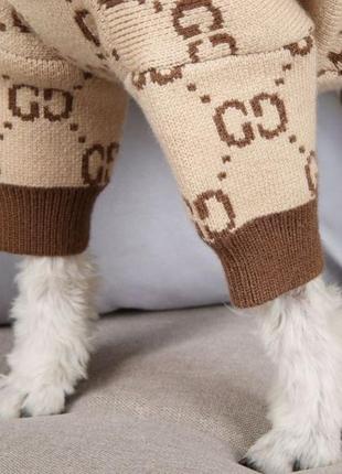 Брендовий светр для собак gucci з дрібними значками, бежевий5 фото