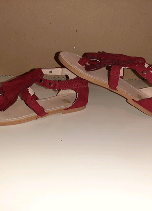 Червоні сандалії h&m для дівчаток2 фото