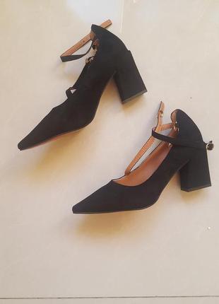 Черные классические туфли  на невысоком квадратном каблуке, новые3 фото