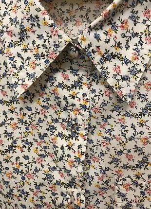 Нереально красива і стильна брендовий сорочка в квіточку.