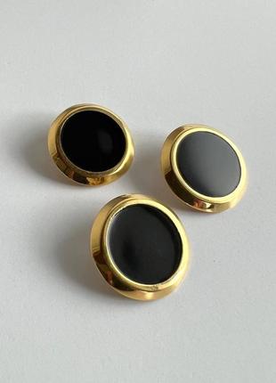 Ґудзик костюмний з чорною емаль серединкою на ніжці золото 22мм метал