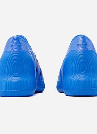 Модель 2024 синие челлвичи резиновые тапочки мужественные adidas adifom superstar blue шлёпанцы тапочки6 фото