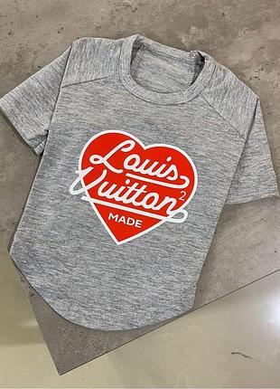 Брендовая футболка для собак louis vuitton с красным сердцем, серая