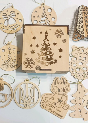 Новорічні дерев'яні іграшки