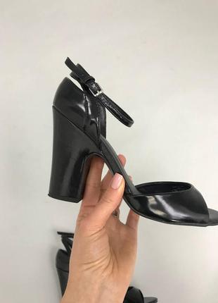 Лаковые босоножки zara7 фото