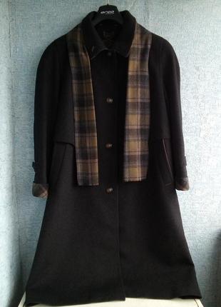 Натуральное  женское пальто из вирджинской шерсти бренда c & a.