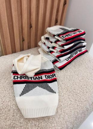 Брендовая вязанная кофта для собак christian dior со звездой на спинке,  с капюшоном на завязках , белая